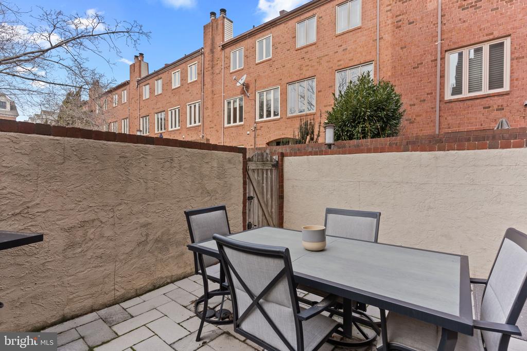 1 CHRISTIAN STREET Unit: 24L