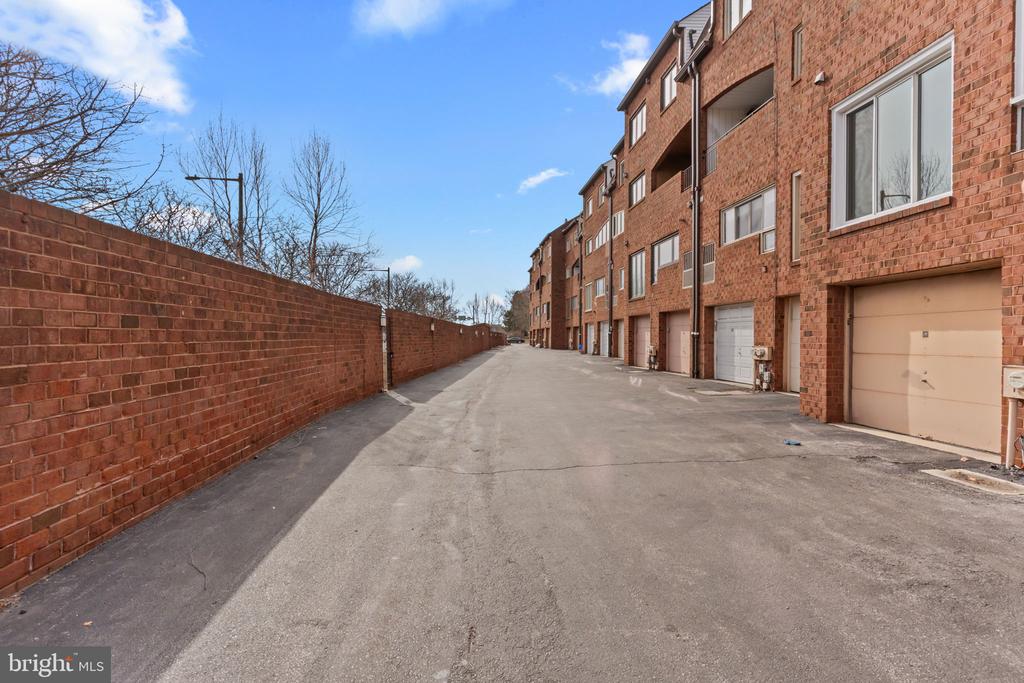 1 CHRISTIAN STREET Unit: 24L