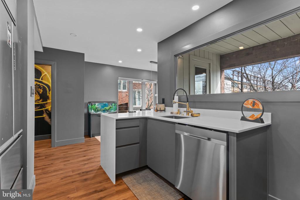 1 CHRISTIAN STREET Unit: 24L