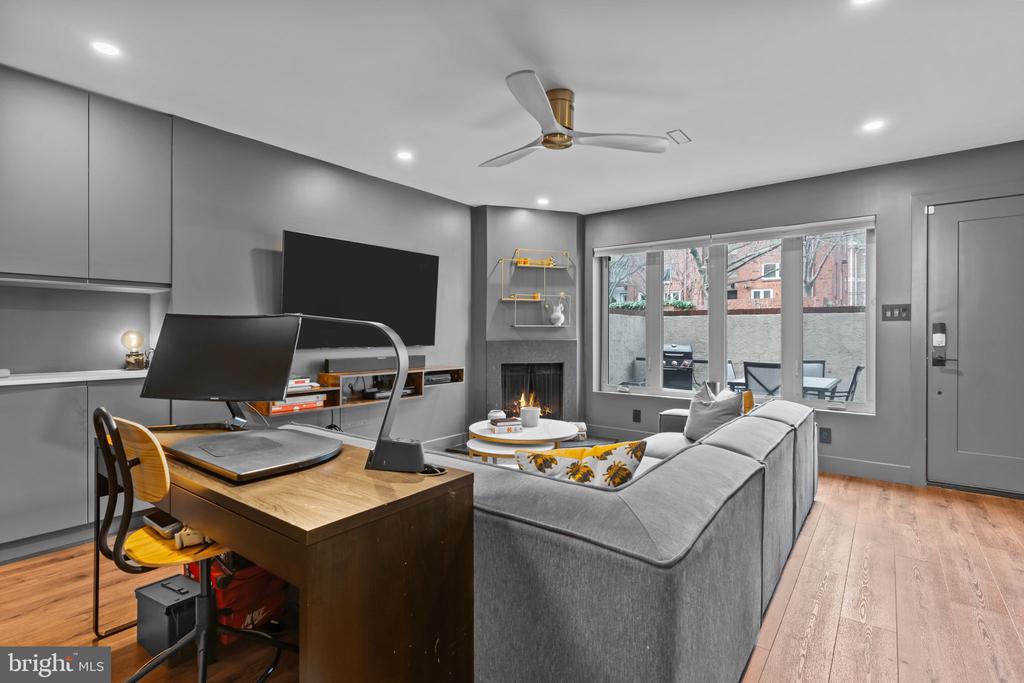 1 CHRISTIAN STREET Unit: 24L