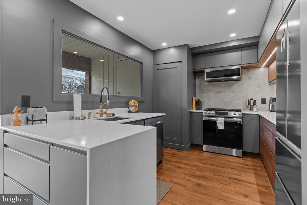 1 CHRISTIAN STREET Unit: 24L