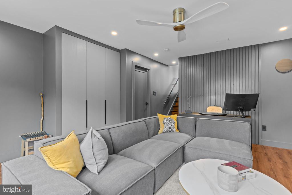 1 CHRISTIAN STREET Unit: 24L