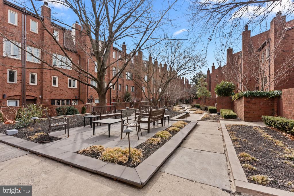 1 CHRISTIAN STREET Unit: 24L