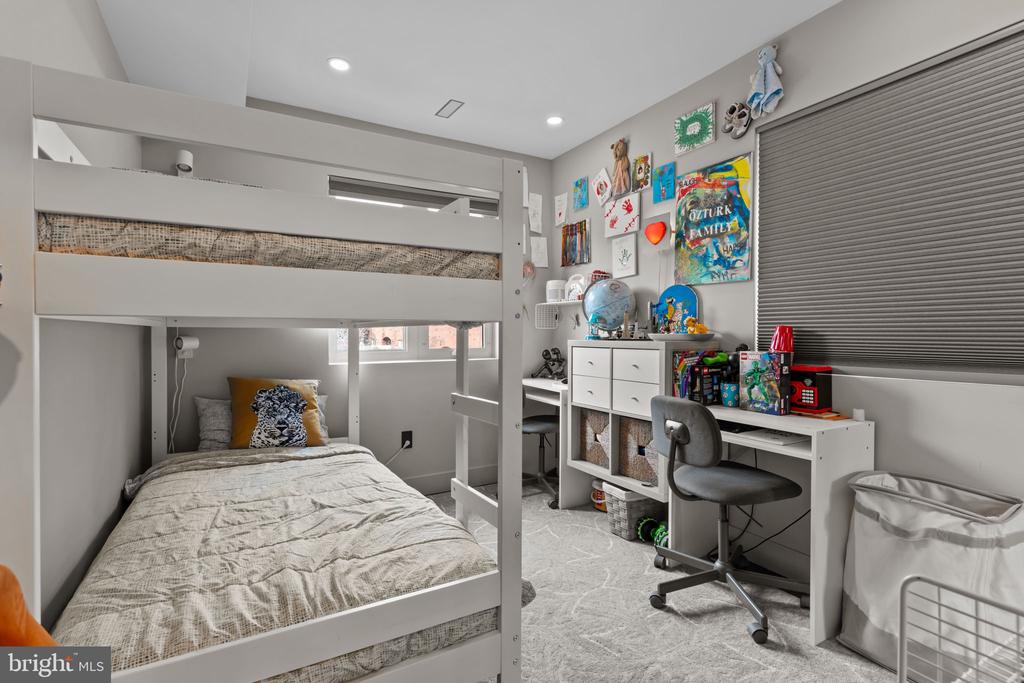 1 CHRISTIAN STREET Unit: 24L