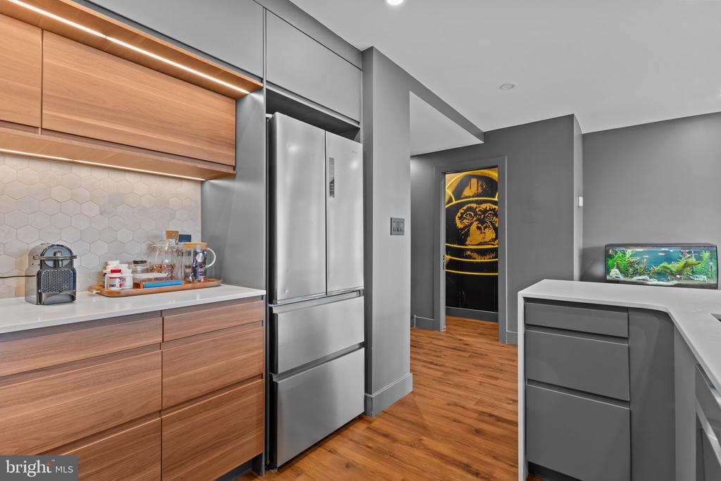 1 CHRISTIAN STREET Unit: 24L