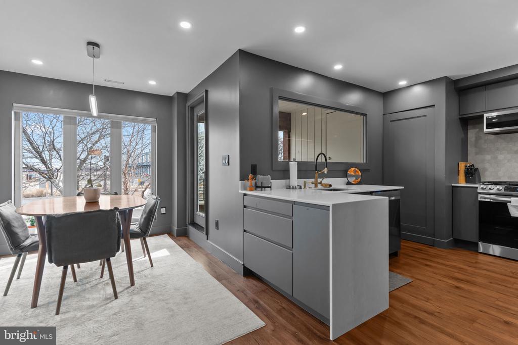 1 CHRISTIAN STREET Unit: 24L
