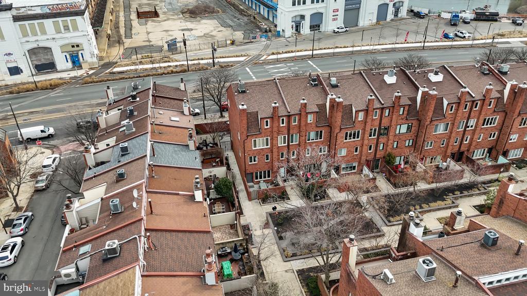 1 CHRISTIAN STREET Unit: 24L