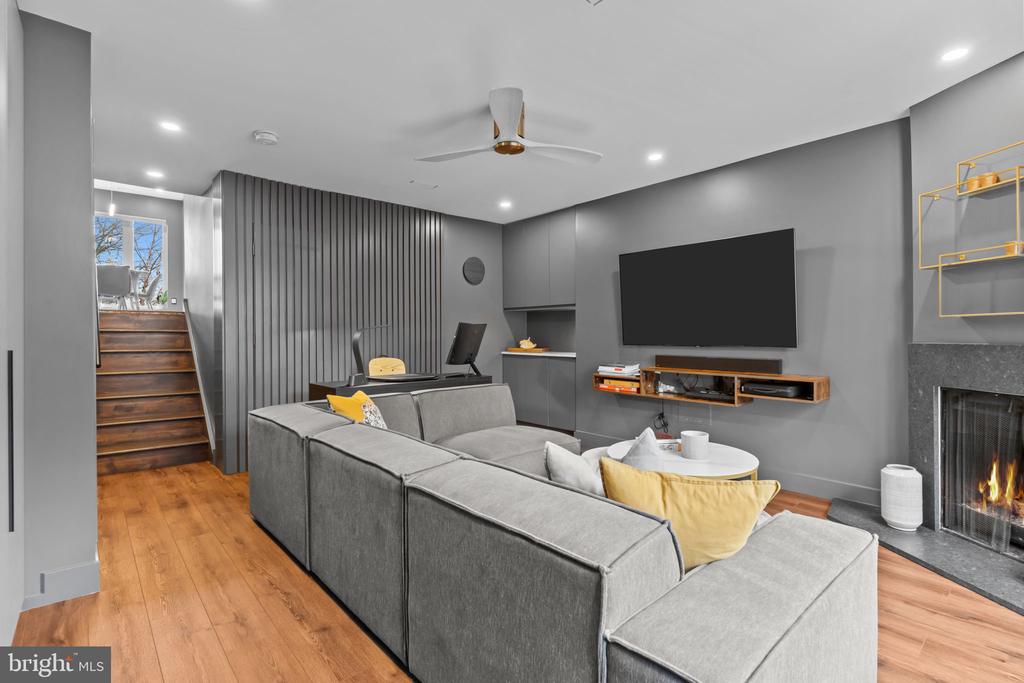 1 CHRISTIAN STREET Unit: 24L