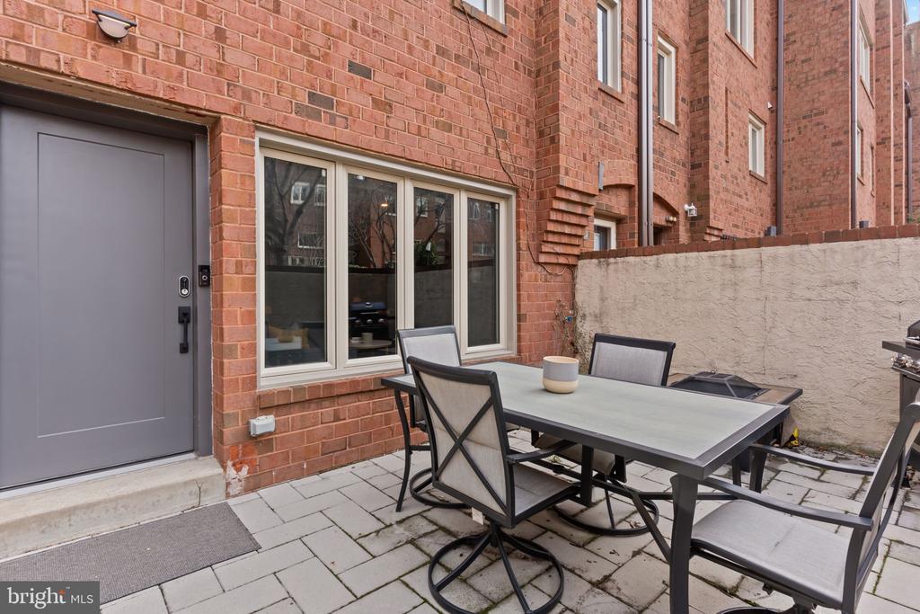 1 CHRISTIAN STREET Unit: 24L