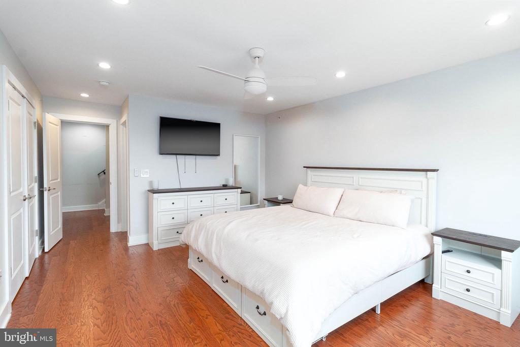 1747 N MARSHALL STREET Unit: 3