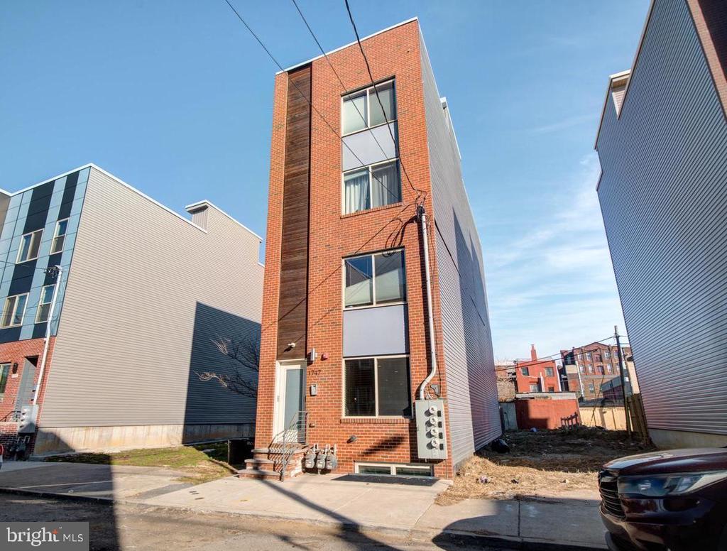 1747 N MARSHALL STREET Unit: 3