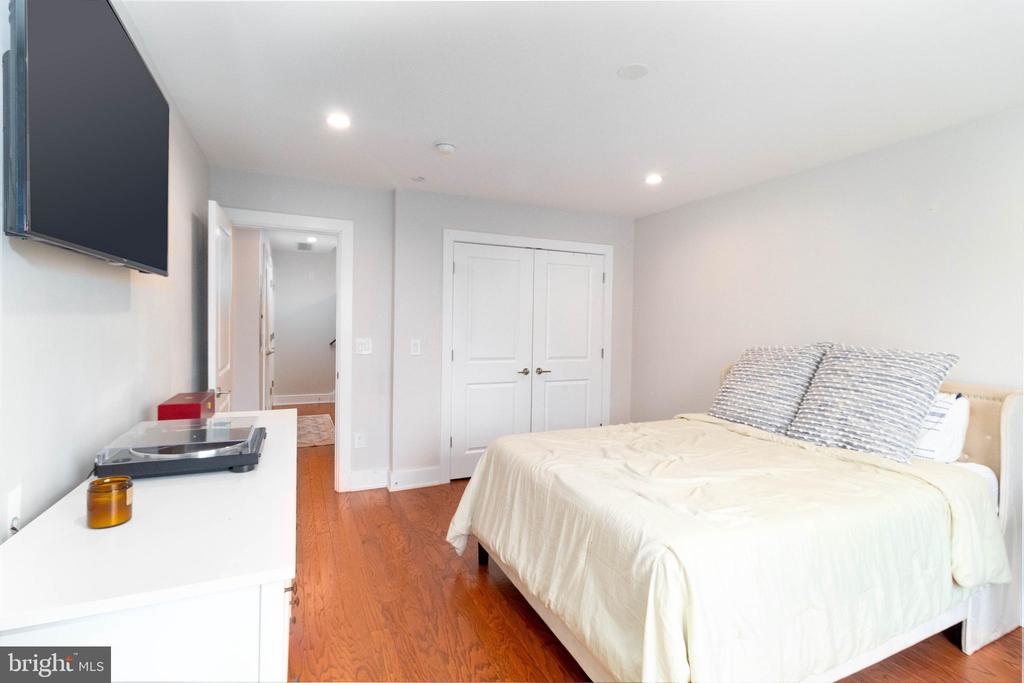 1747 N MARSHALL STREET Unit: 3