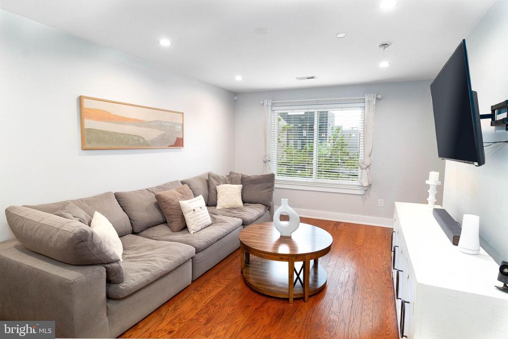 1747 N MARSHALL STREET Unit: 3