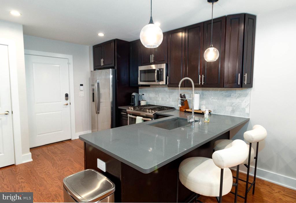 1747 N MARSHALL STREET Unit: 3