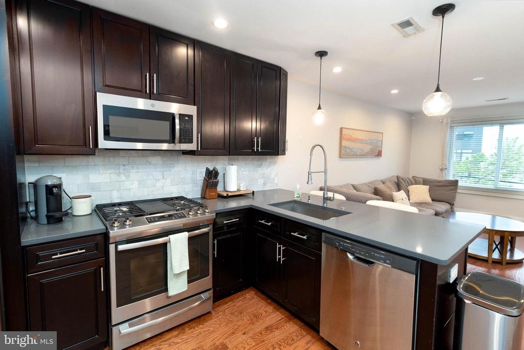 1747 N MARSHALL STREET Unit: 3