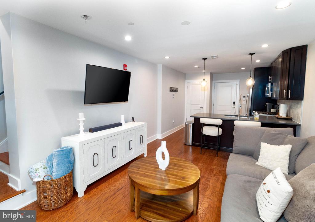 1747 N MARSHALL STREET Unit: 3