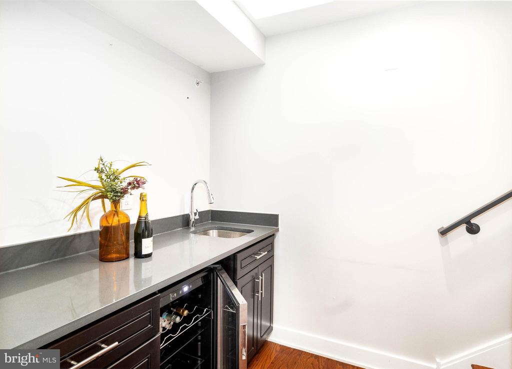 1747 N MARSHALL STREET Unit: 3