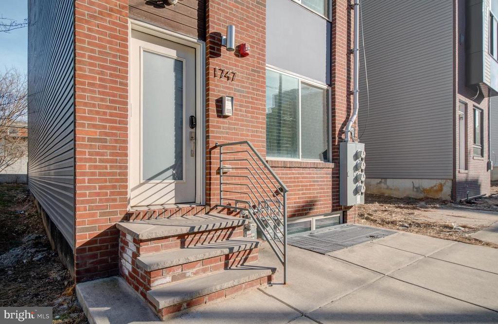 1747 N MARSHALL STREET Unit: 3
