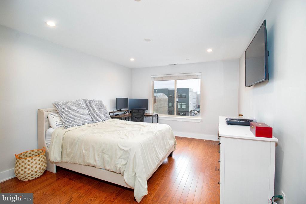 1747 N MARSHALL STREET Unit: 3