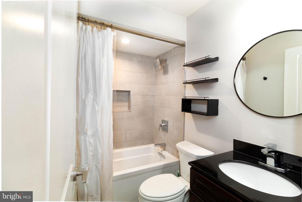 1747 N MARSHALL STREET Unit: 3