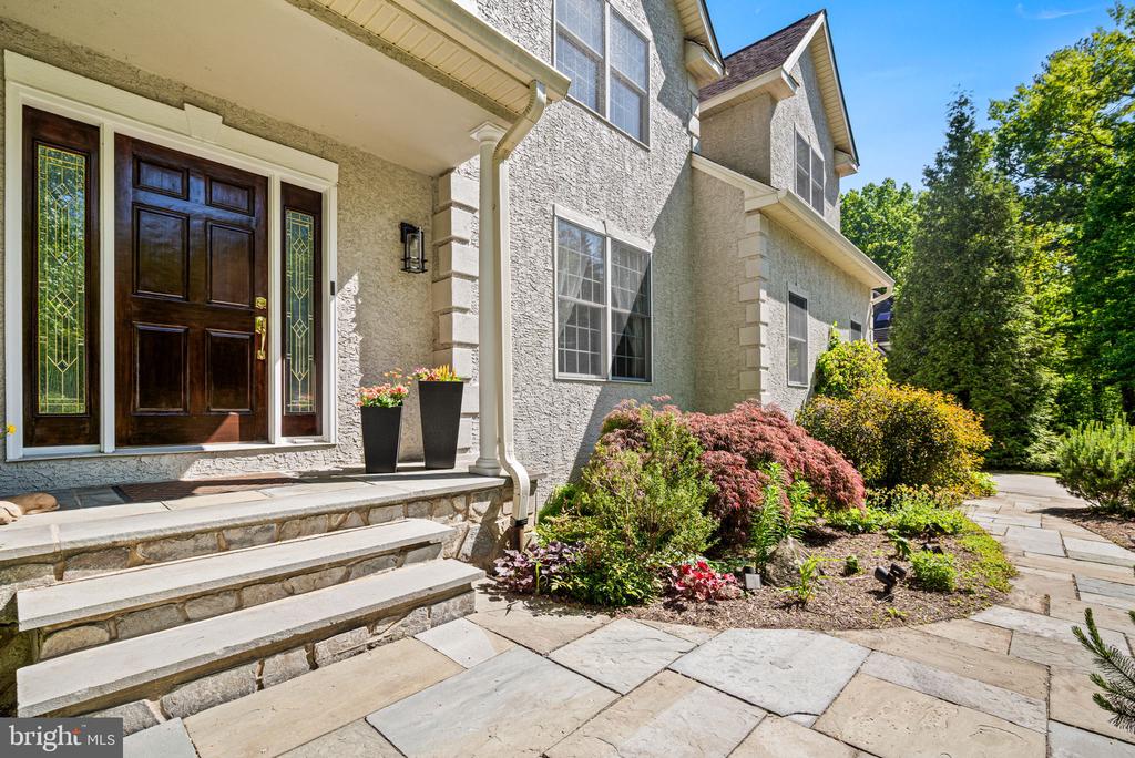 734 CORNELIA PLACE