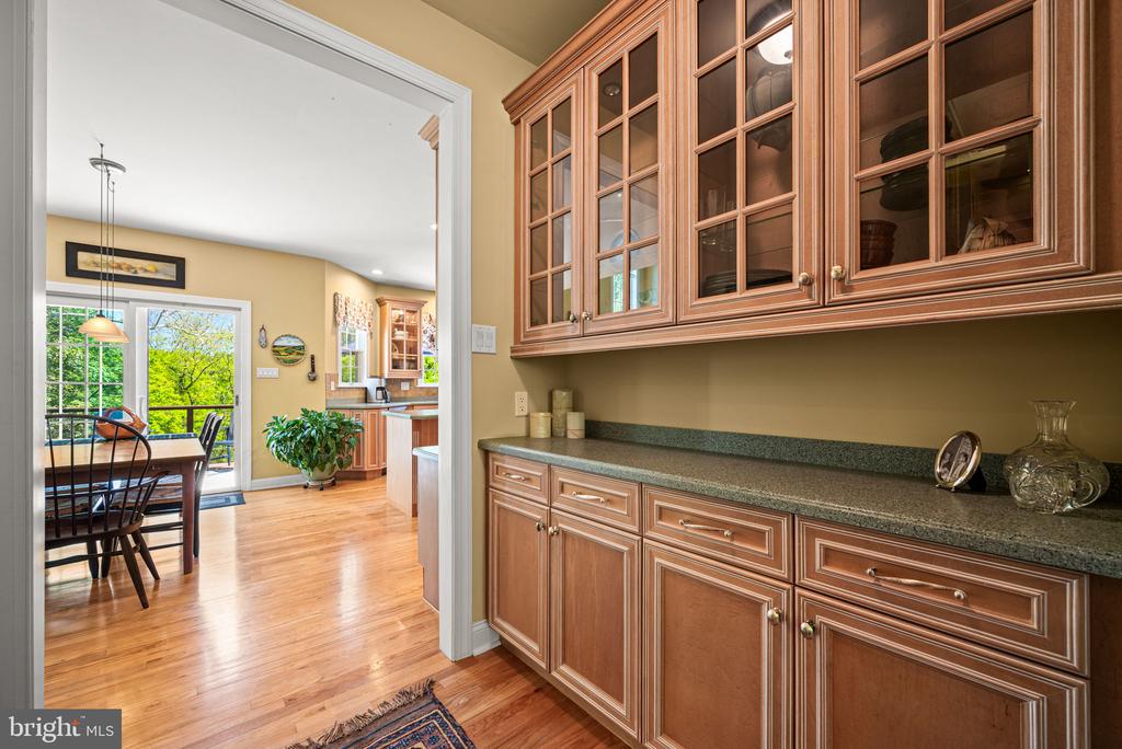 734 CORNELIA PLACE