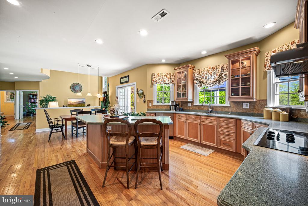 734 CORNELIA PLACE