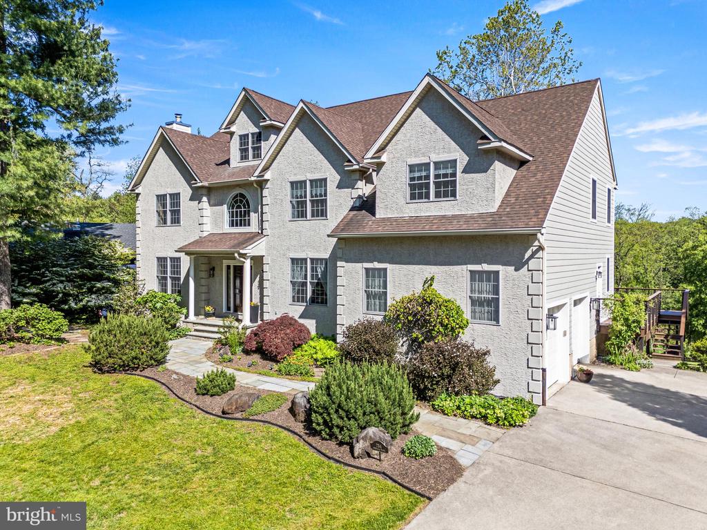 734 CORNELIA PLACE