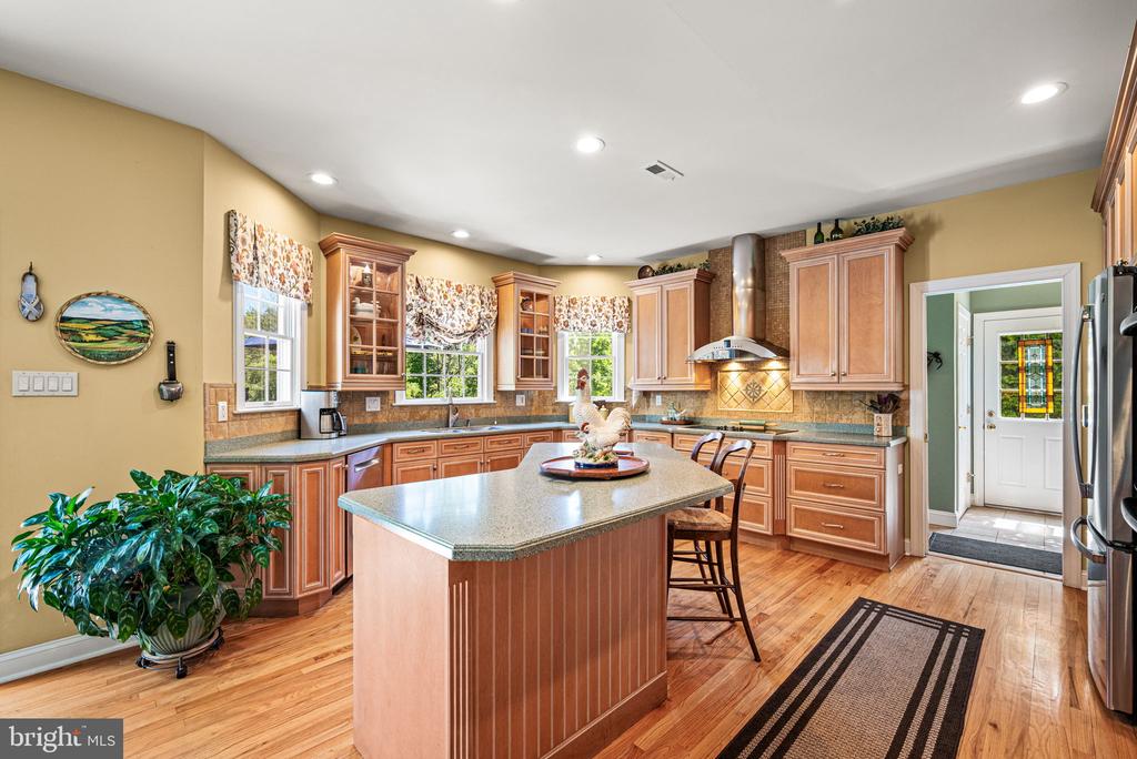 734 CORNELIA PLACE