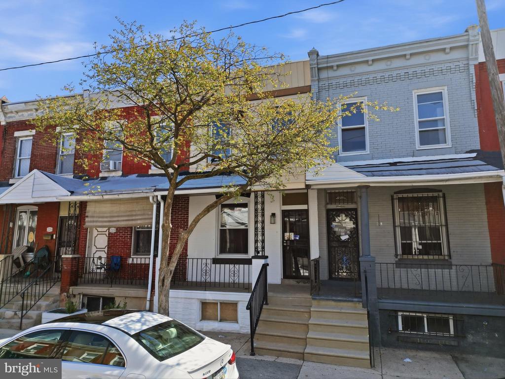 221 N HOBART STREET