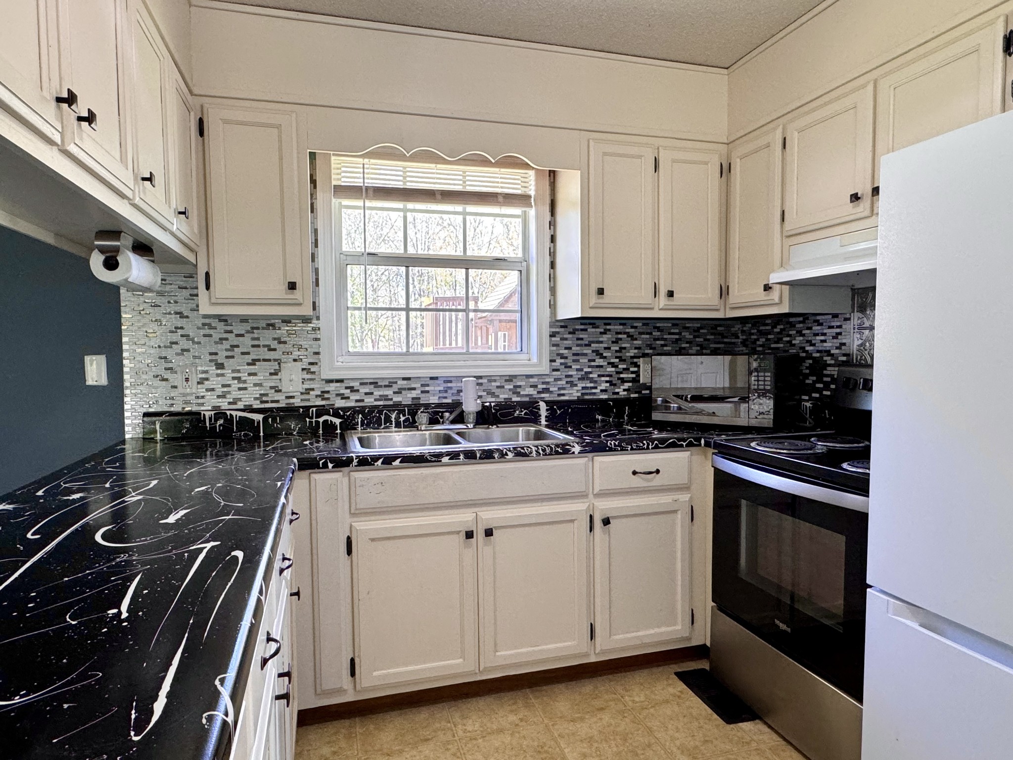 52 White Oak Dr