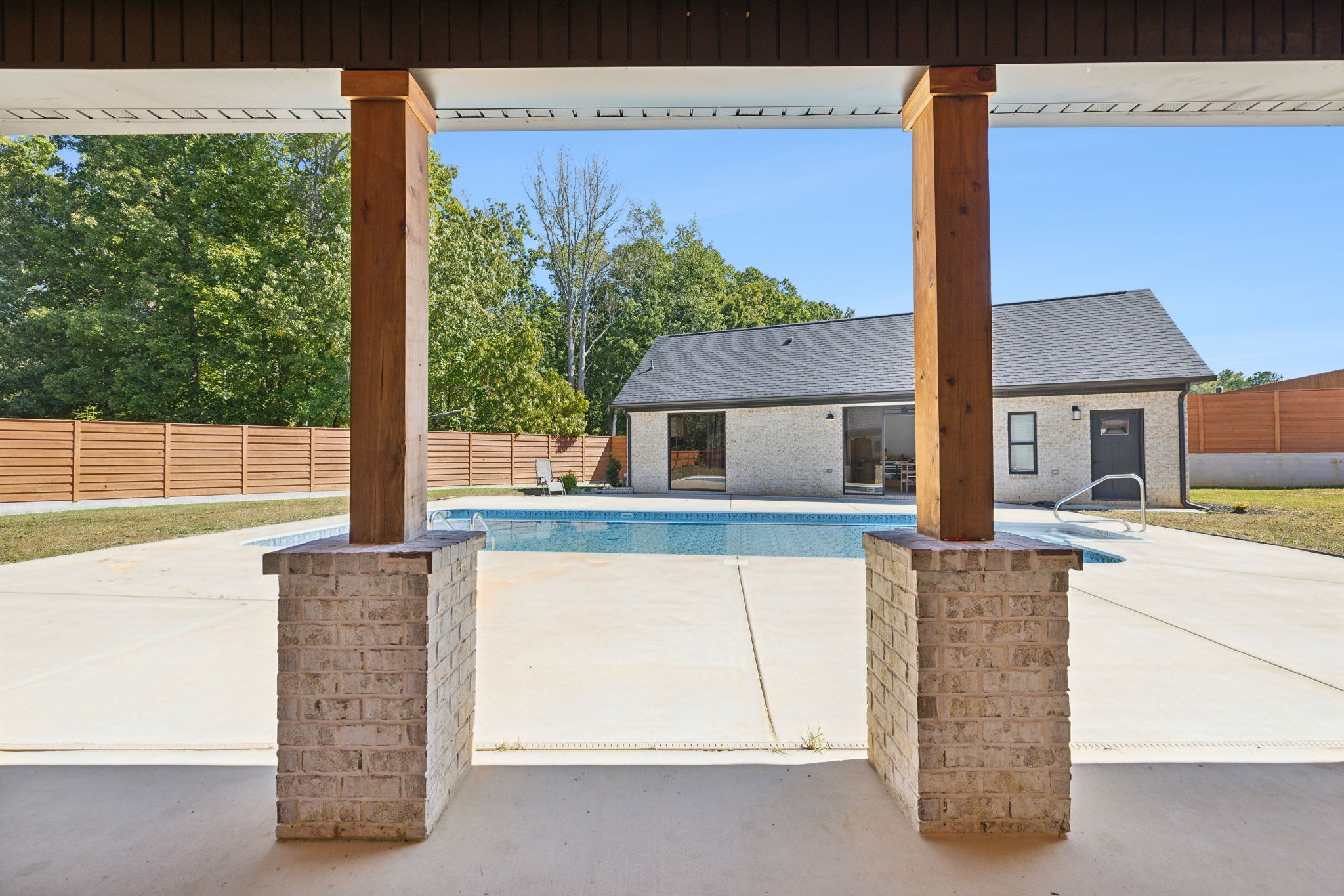 1048 Alex Dr