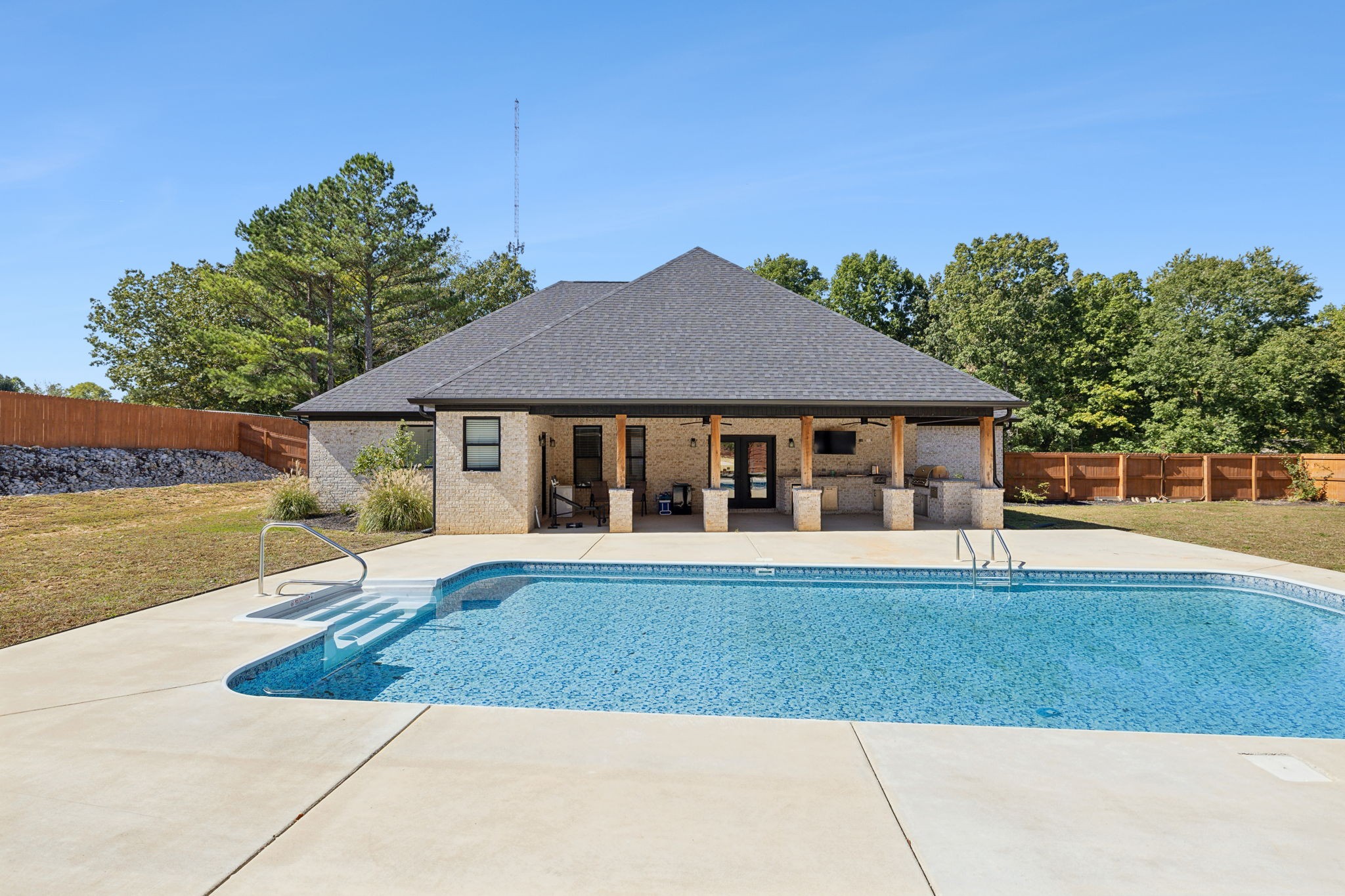 1048 Alex Dr