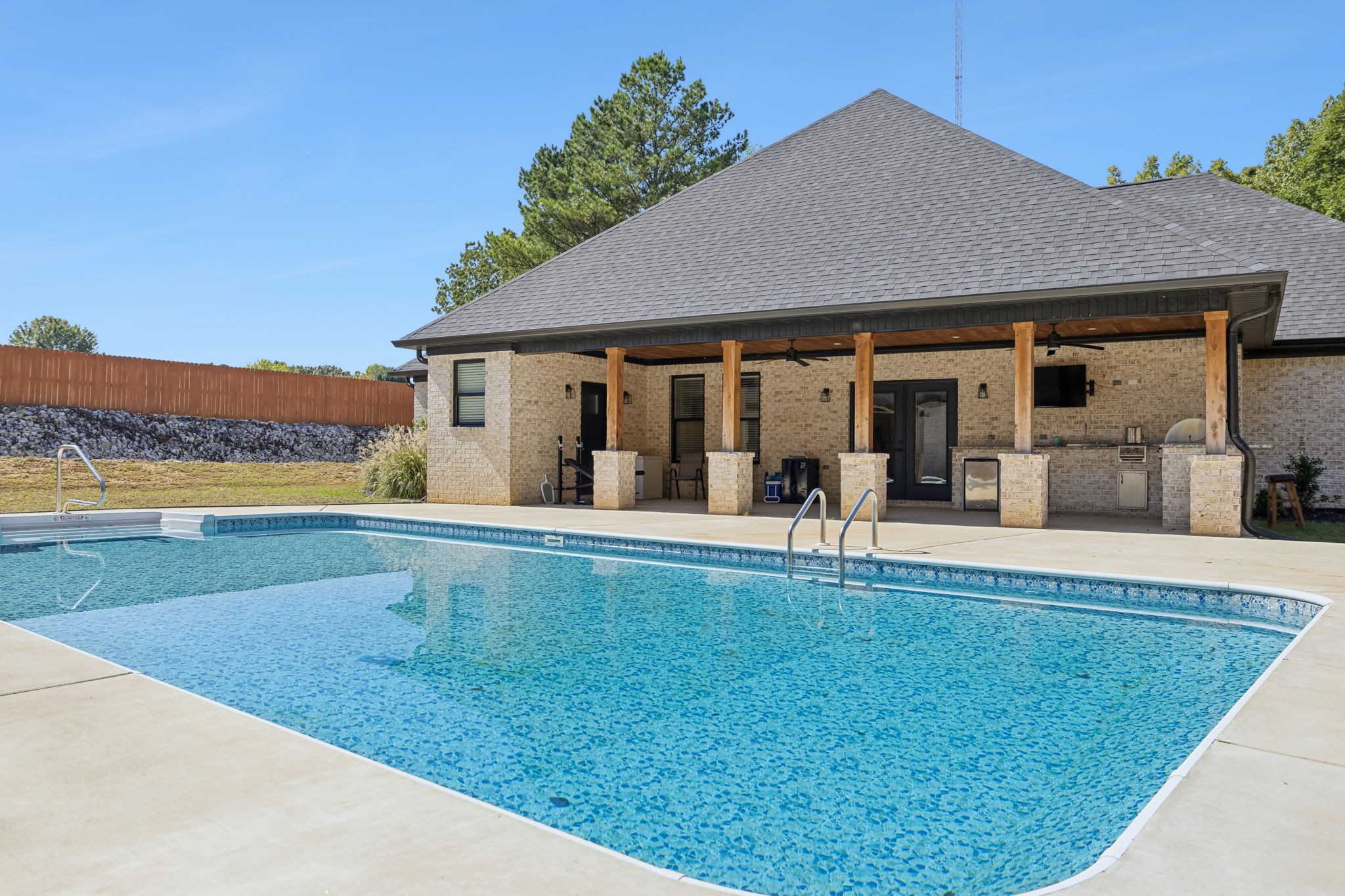 1048 Alex Dr