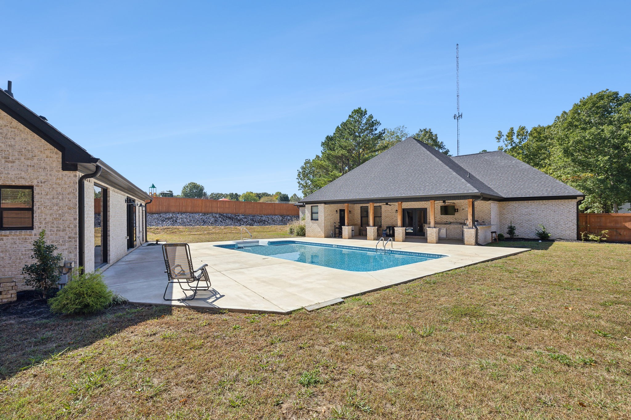 1048 Alex Dr