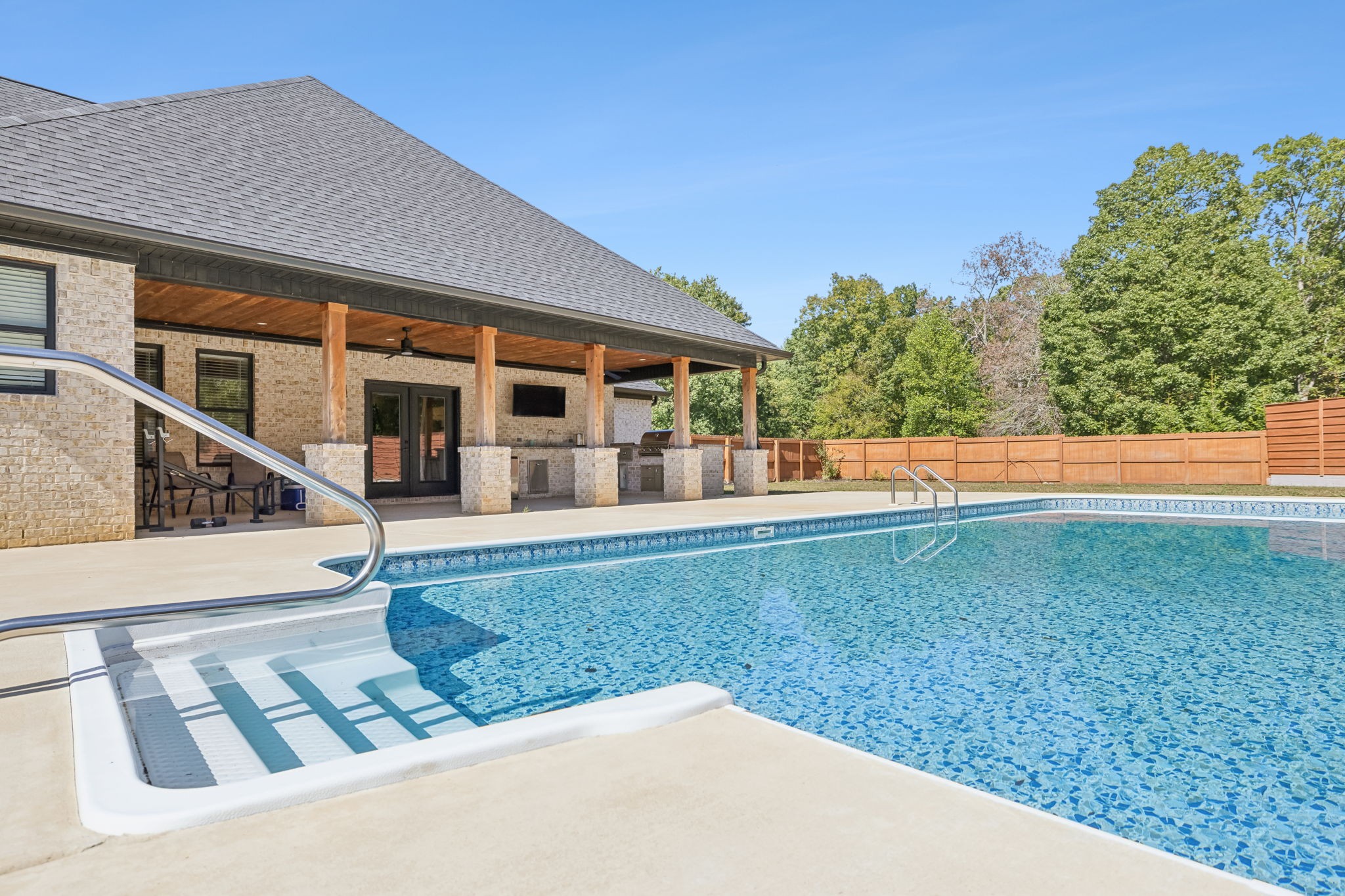 1048 Alex Dr