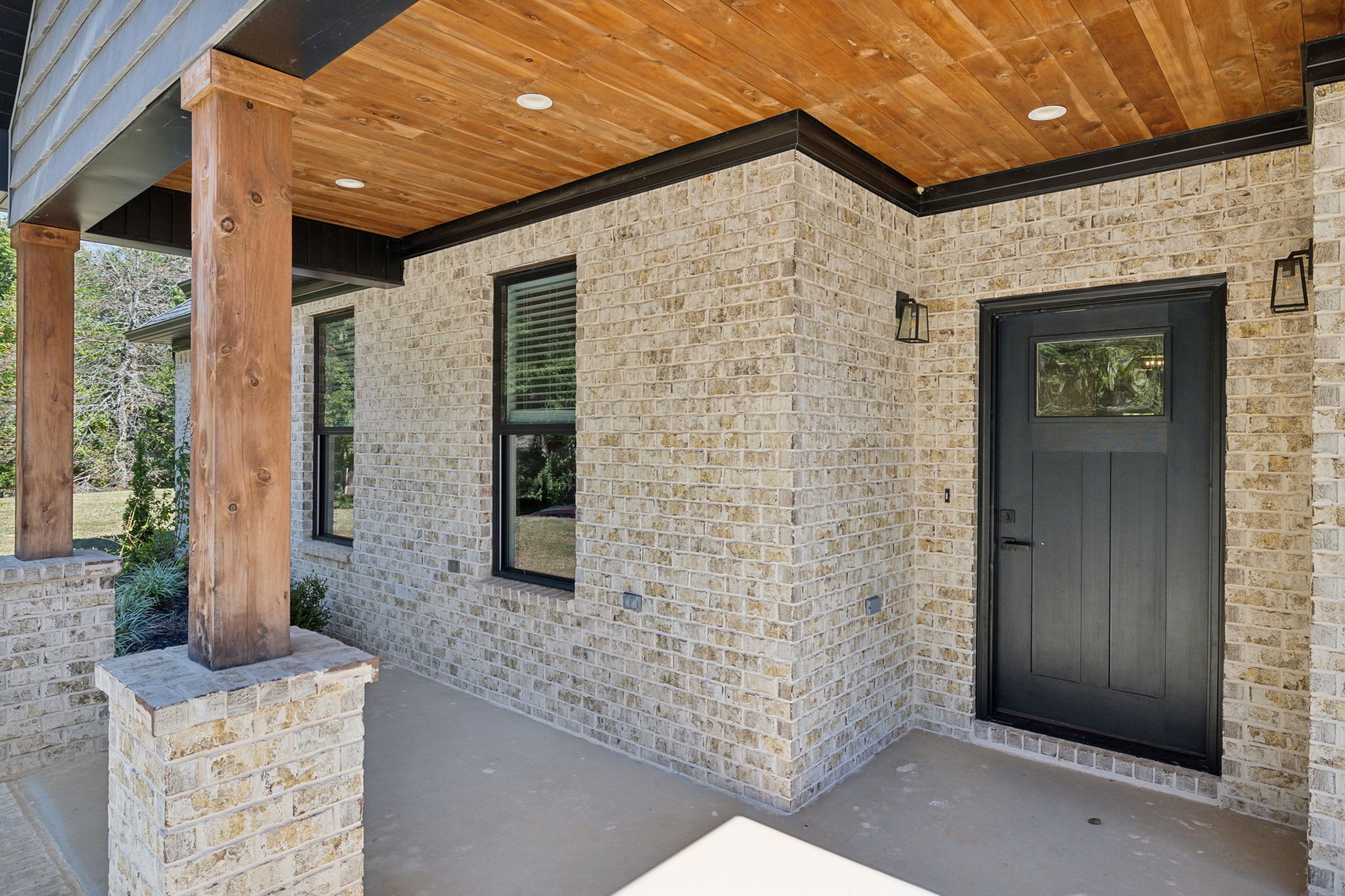 1048 Alex Dr
