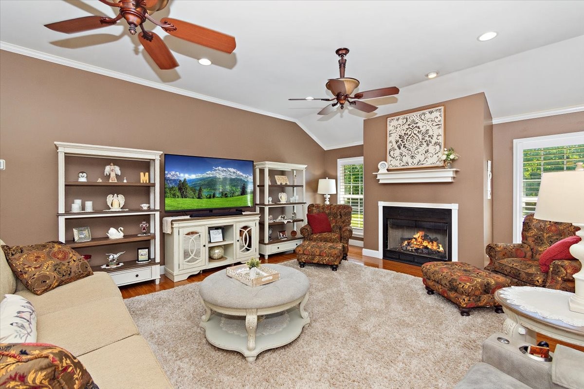 6 Warner Rd