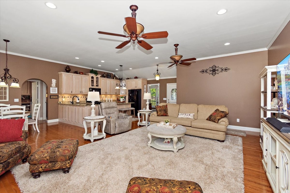 6 Warner Rd
