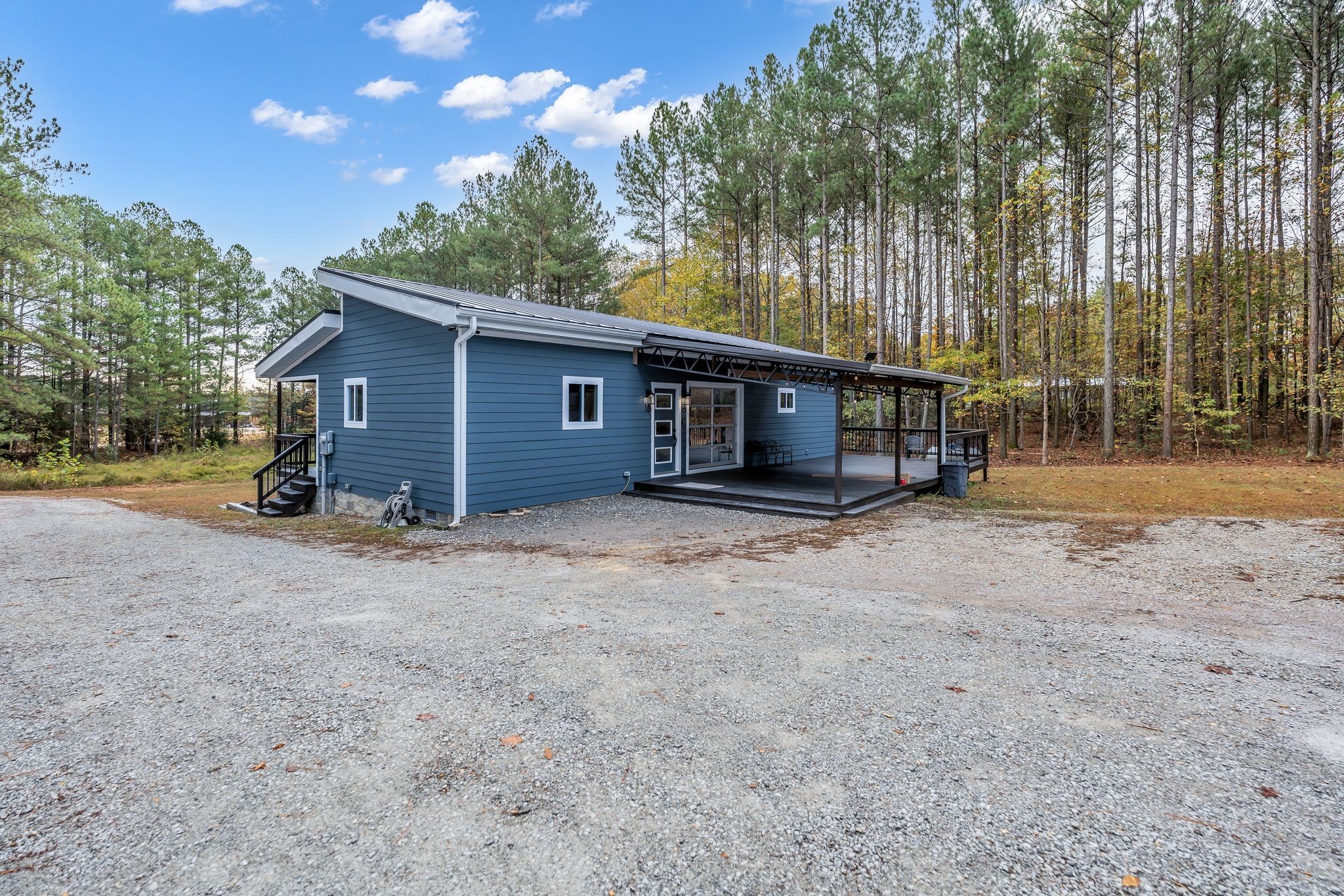 18 Davis Ln