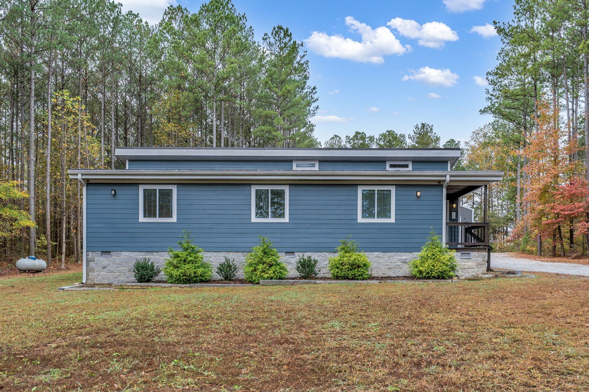 18 Davis Ln