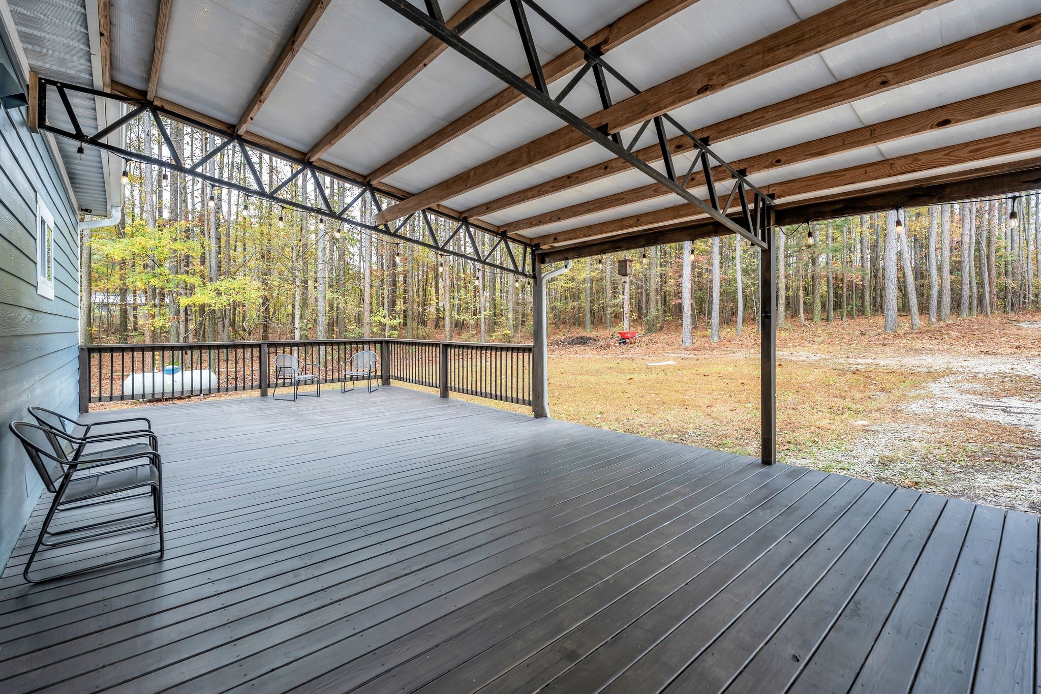 18 Davis Ln