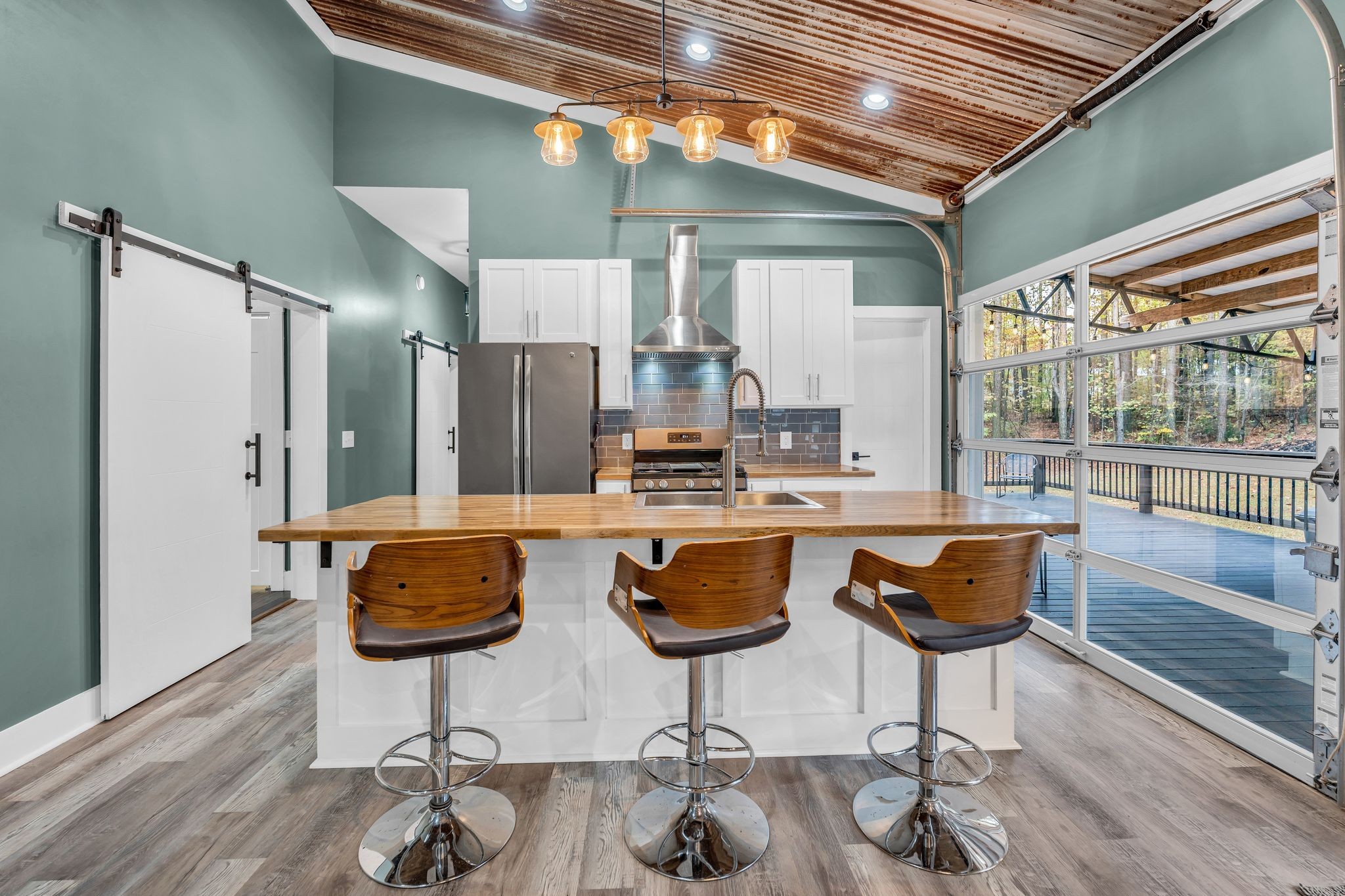 18 Davis Ln