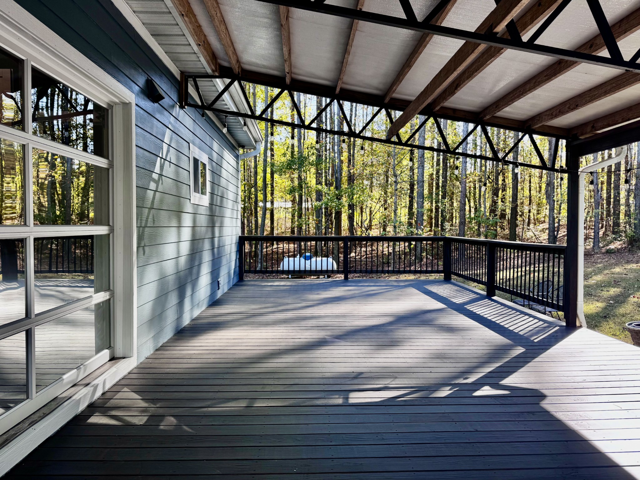 18 Davis Ln