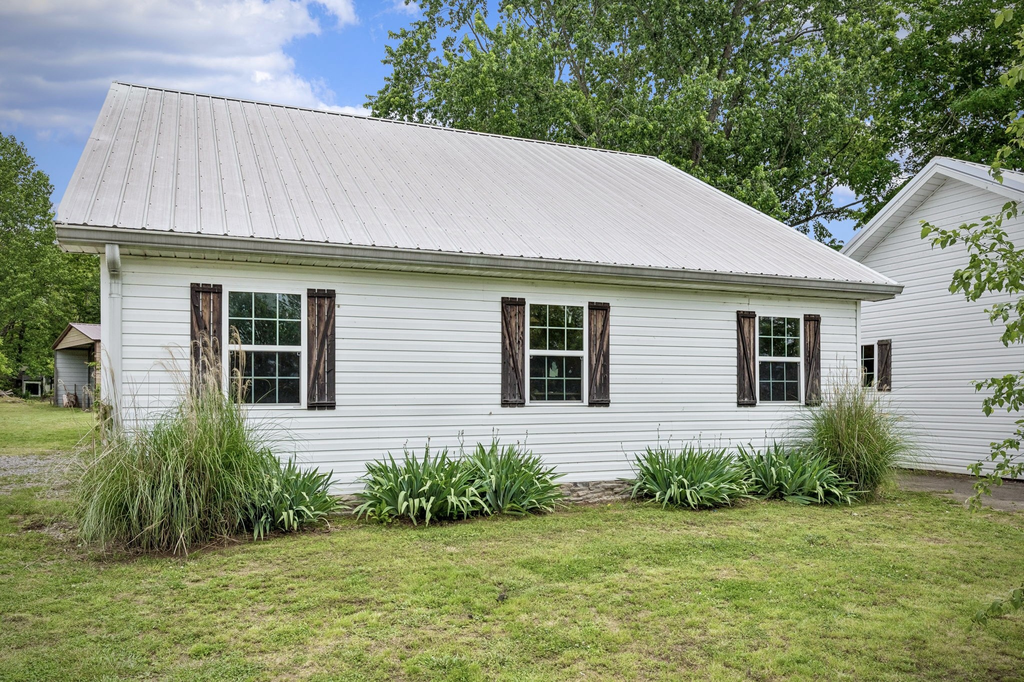 106 N Maple Ave