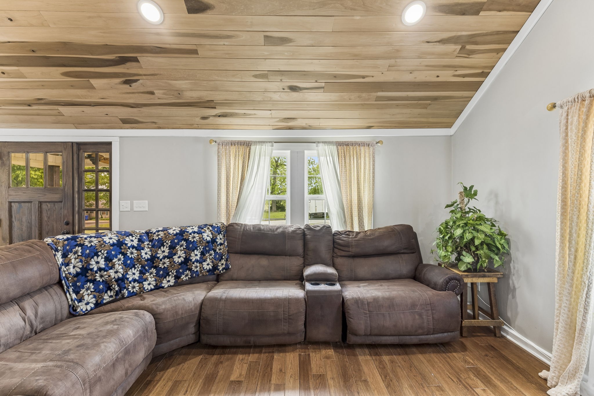 106 N Maple Ave