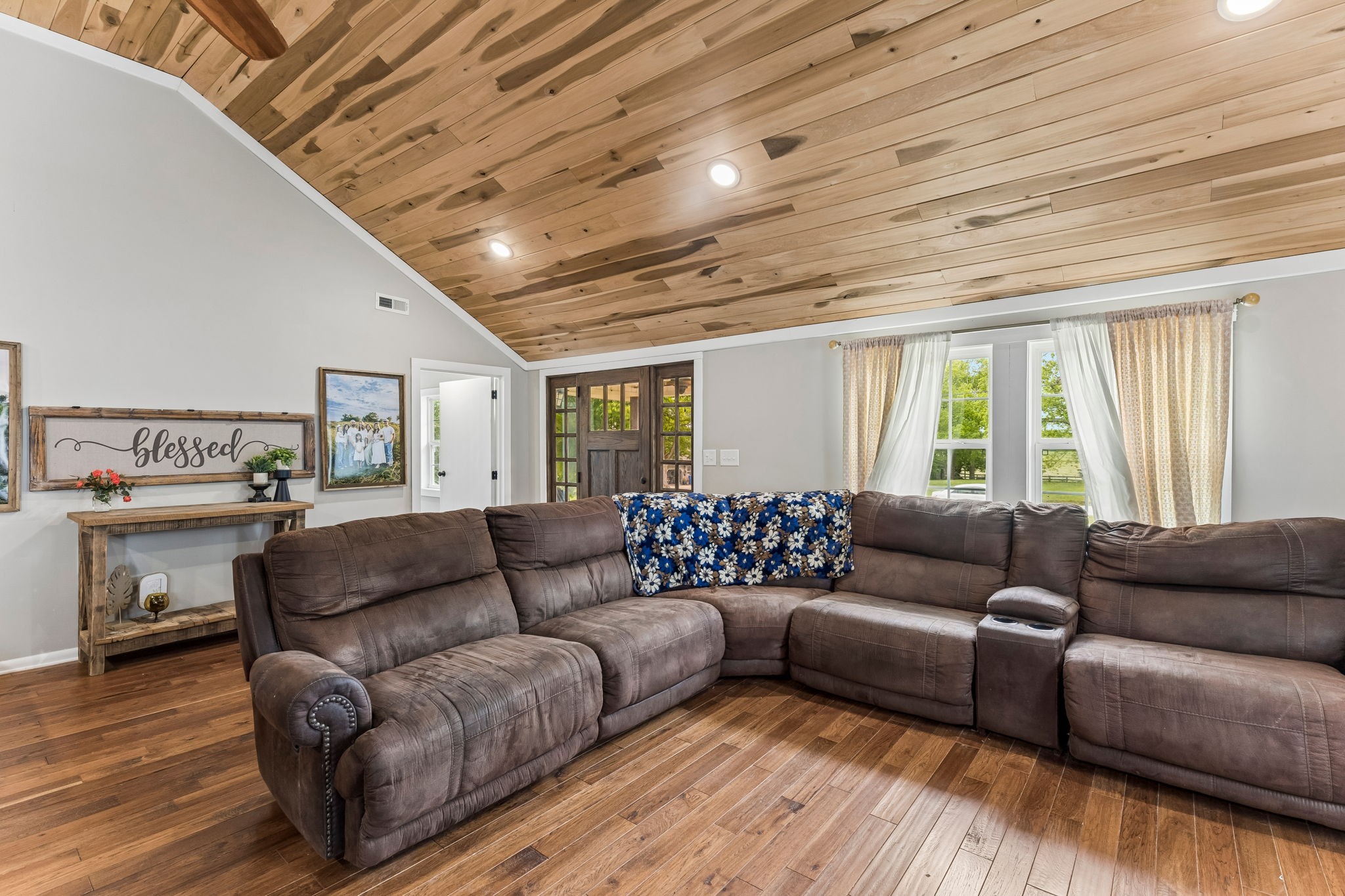 106 N Maple Ave