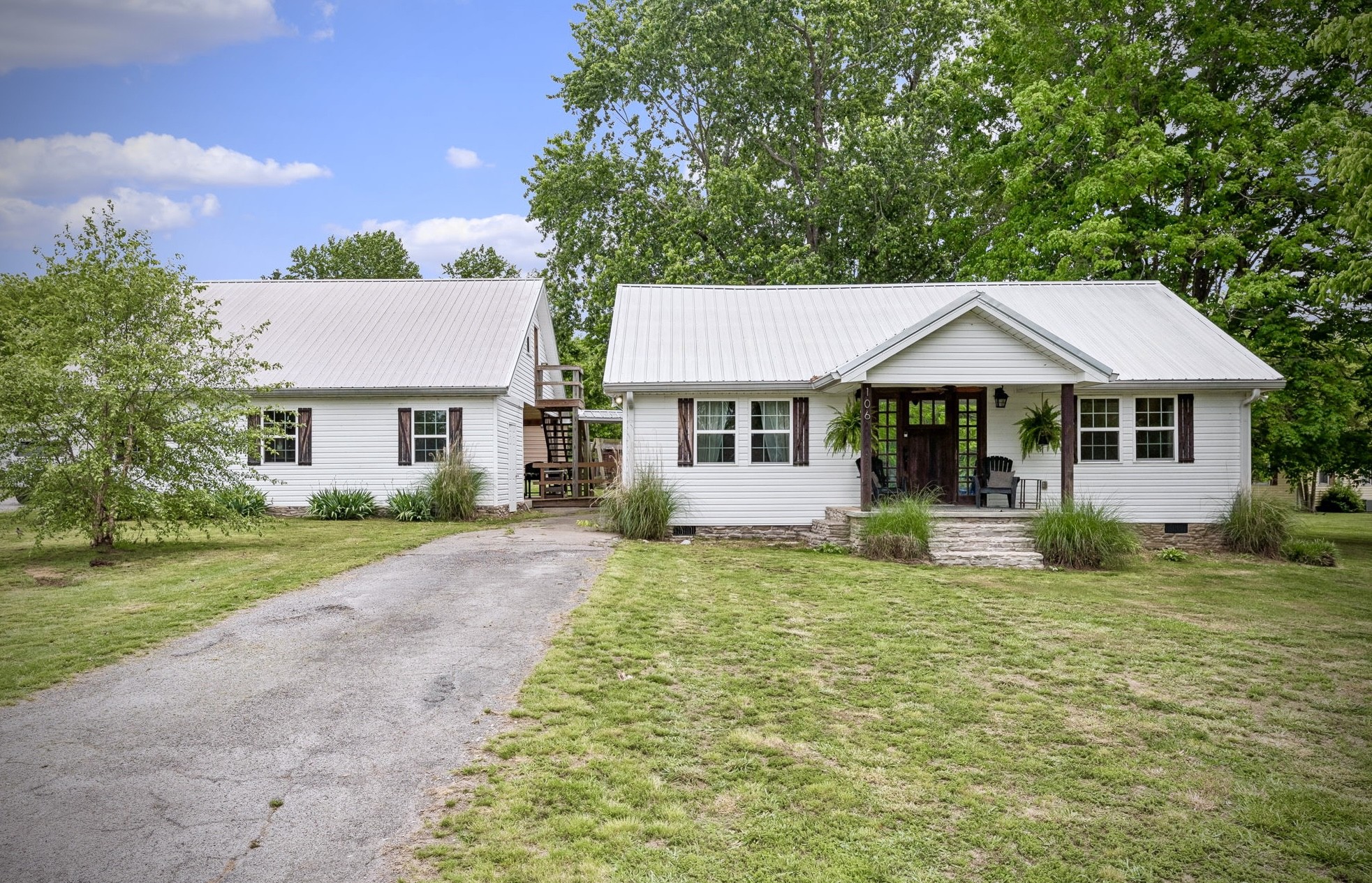106 N Maple Ave