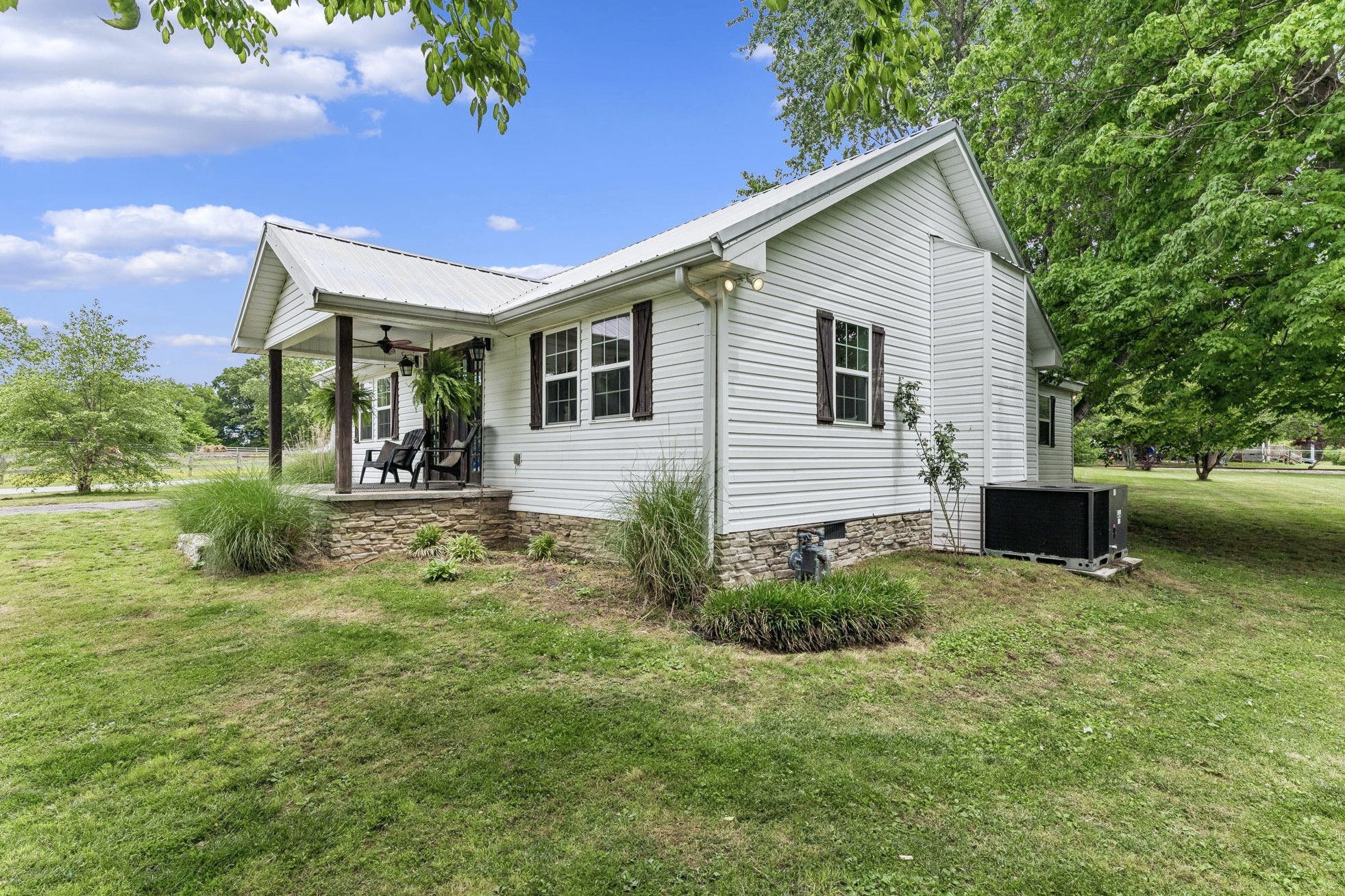106 N Maple Ave