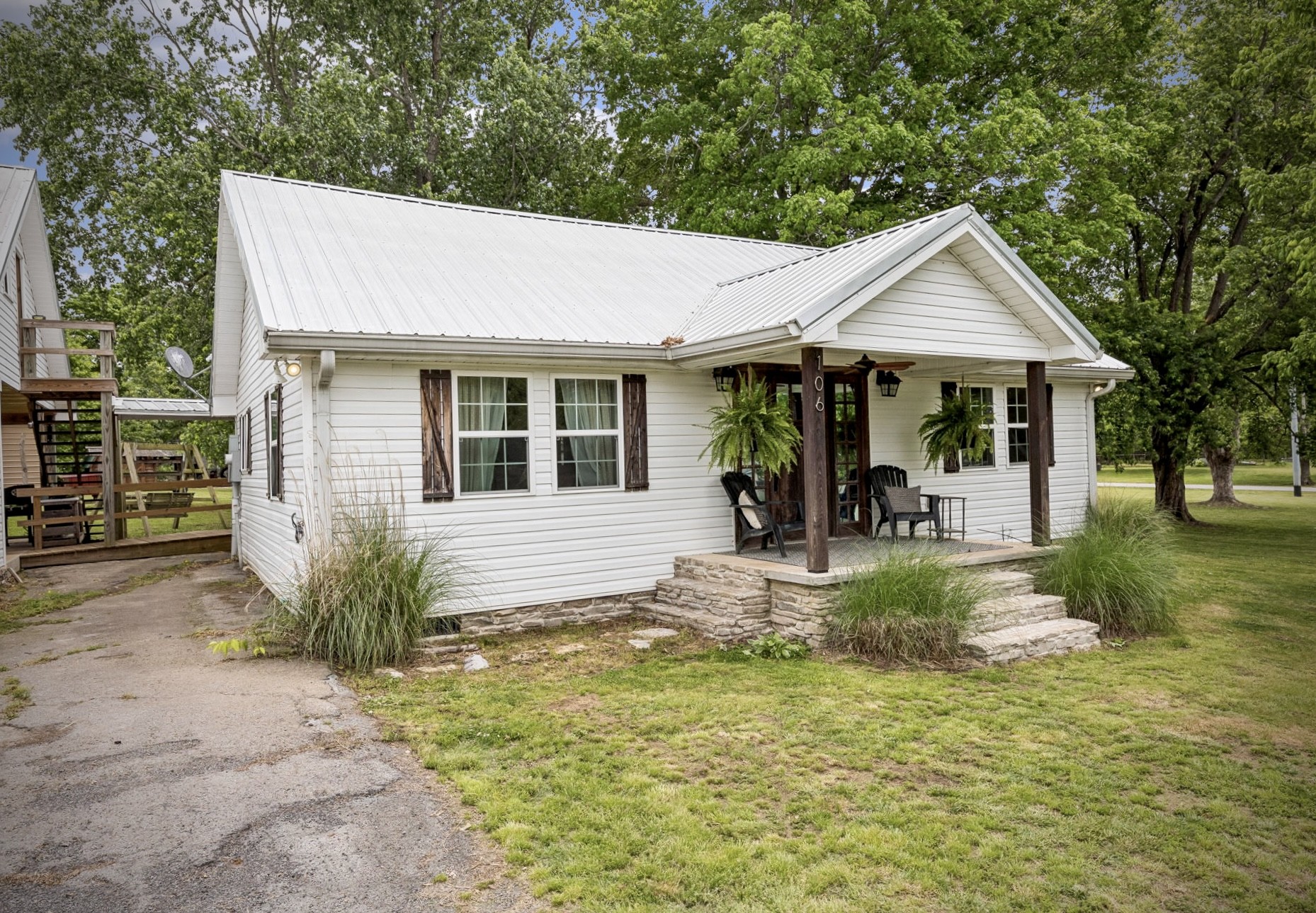 106 N Maple Ave